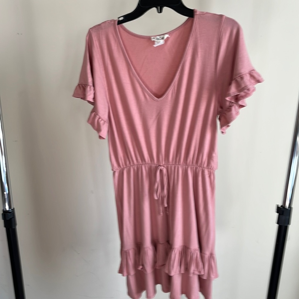 Pale pink ruffled short dress.